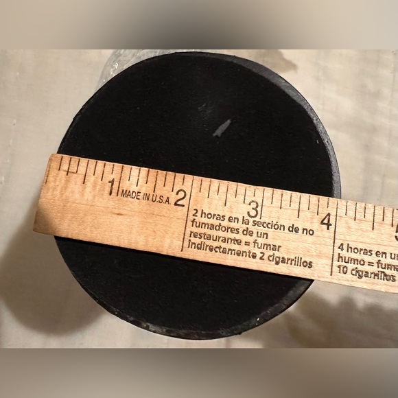 Resin birds teal parrot and yellow cockatiel on wooden roosts with felt base - Picture 16 of 16